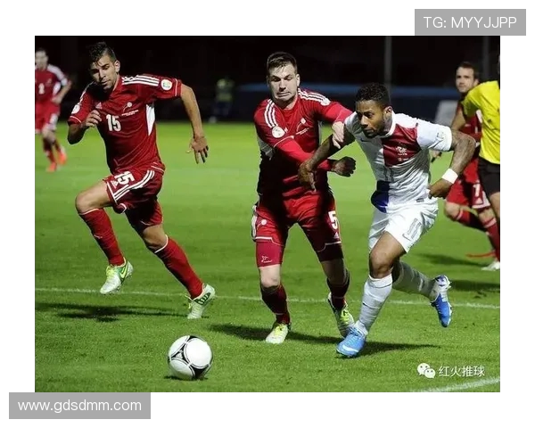 中国足球迎战拉脱维亚期待突破重重挑战展现实力与风采 中国足球迎战拉脱维亚期待突破重重挑战展现实力与风采