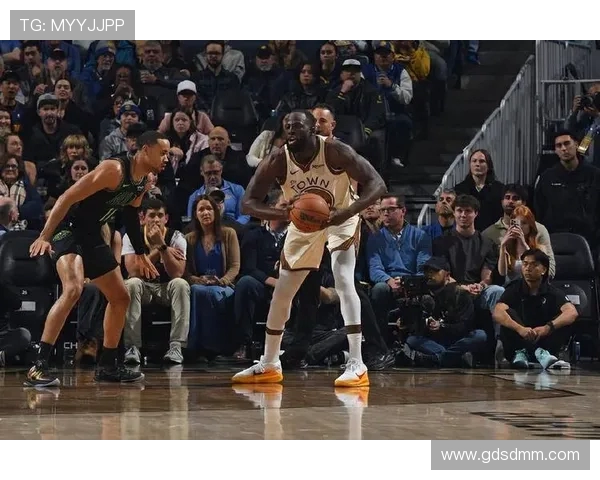 勇士与篮网激战后球员采访回顾赛场精彩瞬间与战术分析