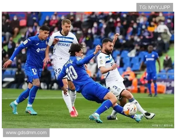 哈特斯菲尔德主场迎战伯恩利期待精彩对决与胜利的较量