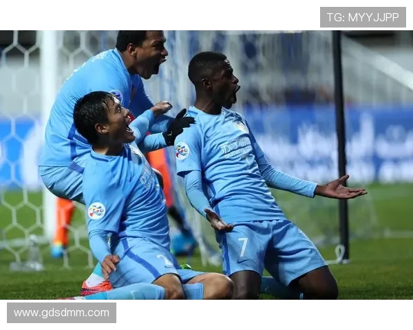 济州联与蔚山现代激战正酣比分悬念引发球迷热议 济州联与蔚山现代激战正酣比分悬念引发球迷热议