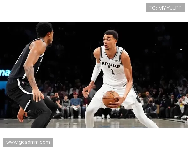 湖人对阵篮网精彩直播360全景呈现不容错过的篮球盛宴 湖人对阵篮网精彩直播360全景呈现不容错过的篮球盛宴