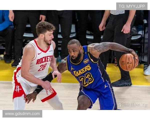 火箭队与国王队的NBA常规赛精彩对决回顾与分析