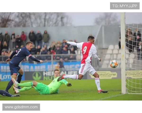 登博斯与马斯特里激战正酣谁能在这场较量中脱颖而出