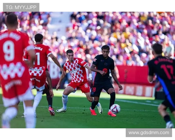 赫罗纳主场迎战巴塞罗那双方争夺西甲积分榜关键战役