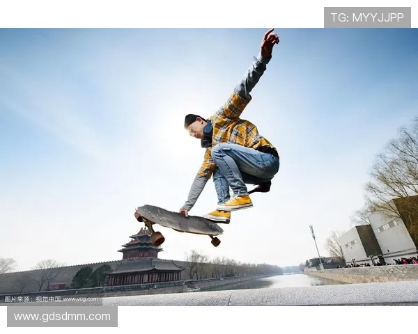 重庆滑板队战术揭秘:滑板巨献背后的团队精神与技巧分析 重庆滑板队战术揭秘:滑板巨献背后的团队精神与技巧分析