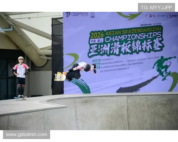 北京攀岩队在世界滑板锦标赛中以67分稳居积分榜首位 北京攀岩队在世界滑板锦标赛中以67分稳居积分榜首位